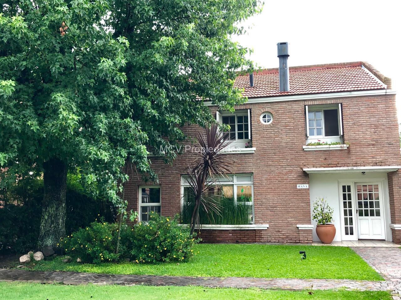 CLUB EL CARMEN - Oportunidad!! Casa p/renovar con vista al fondo increíble y pileta!!