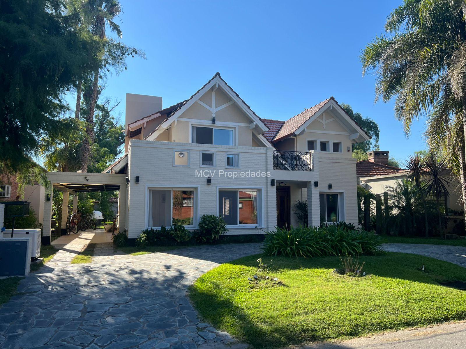CLUB EL CARMEN- Casa amplia sobre lotazo