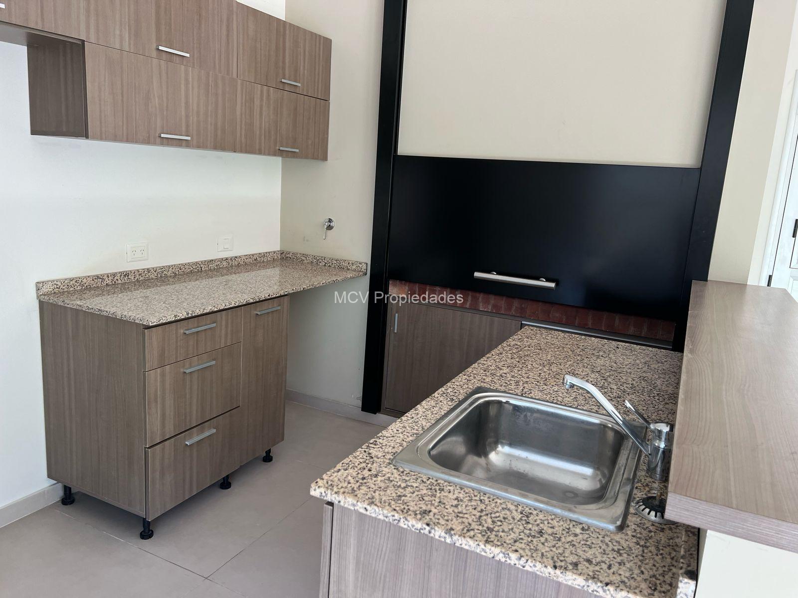 GREENVILLE - Espectacular casa en esquina, 5 dorm -3 de ellos en suite- c/pileta — foto 2