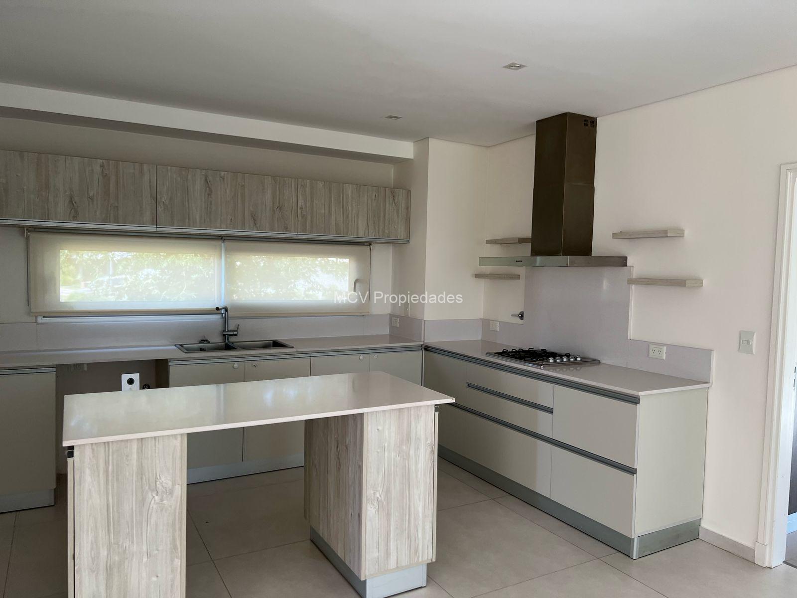 GREENVILLE - Espectacular casa en esquina, 5 dorm -3 de ellos en suite- c/pileta — foto 30