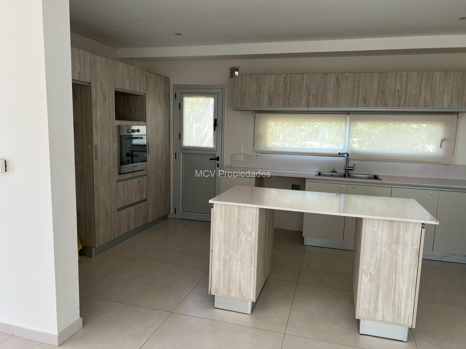 GREENVILLE - Espectacular casa en esquina, 5 dorm -3 de ellos en suite- c/pileta — foto 31