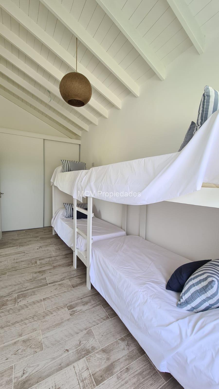 SENDEROS IV 357/358 - Estilo Californiana - 3 dorm c/piscina - amplio jardin con fondo comun — foto 4