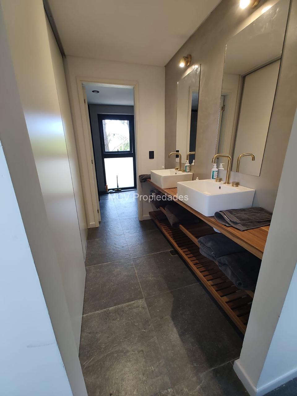 SENDEROS IV 339 moderna de hormigón- 4 dorm +playroom — foto 6