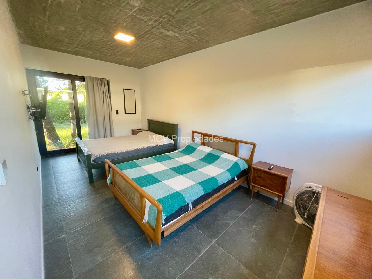 SENDEROS IV 339 moderna de hormigón- 4 dorm +playroom — foto 13