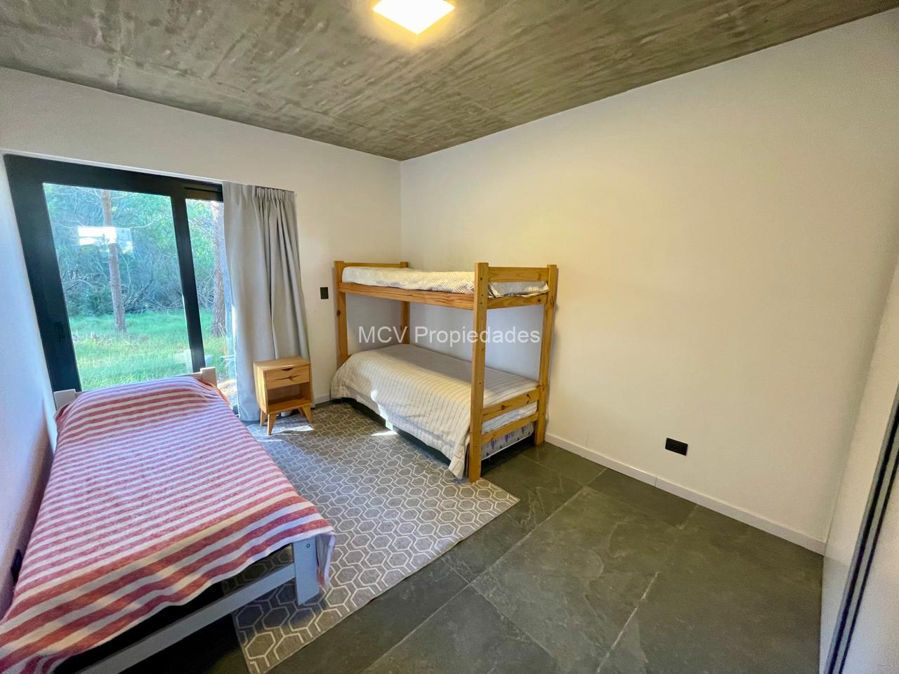 SENDEROS IV 339 moderna de hormigón- 4 dorm +playroom — foto 18