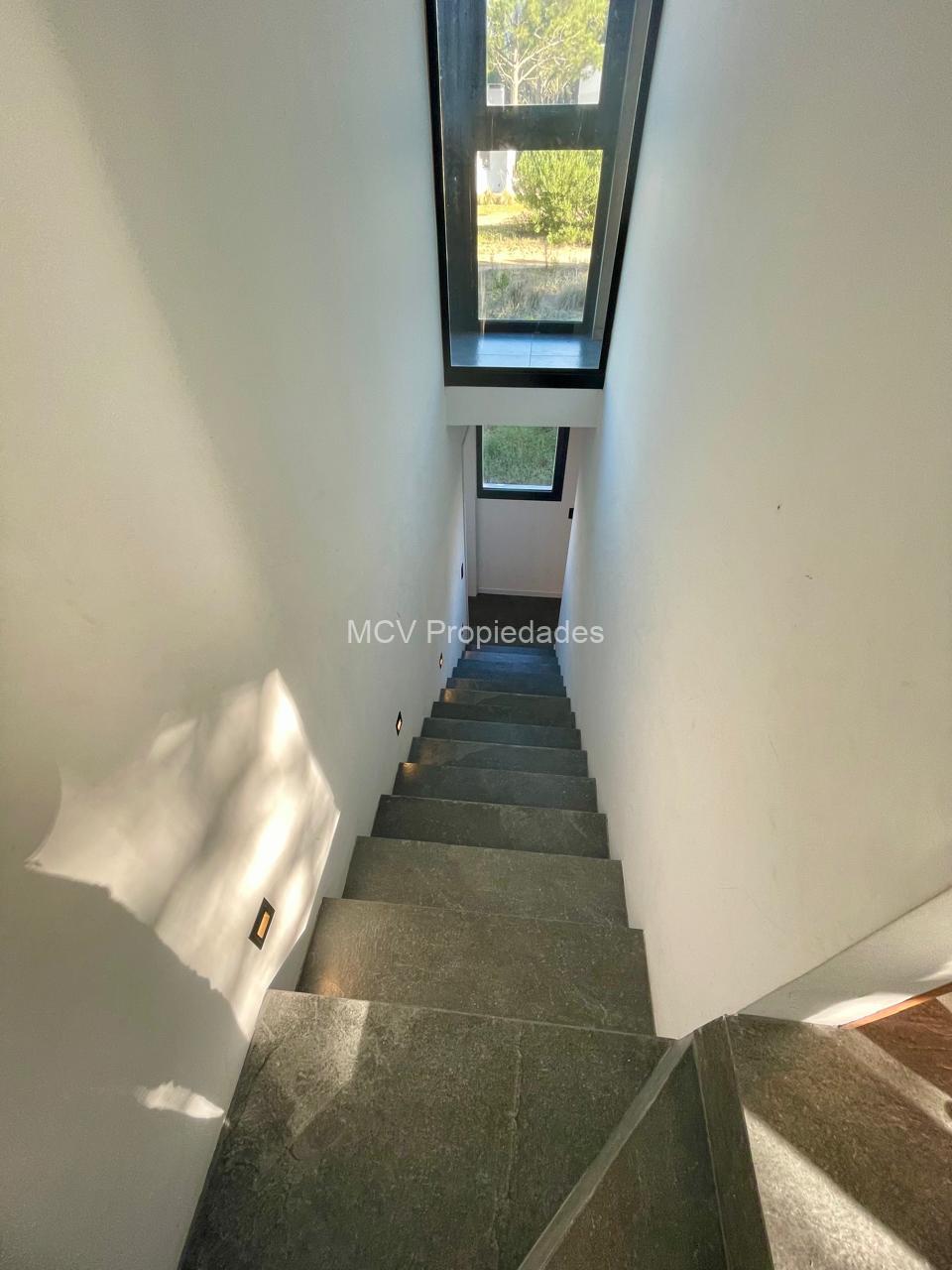 SENDEROS IV 339 moderna de hormigón- 4 dorm +playroom — foto 22