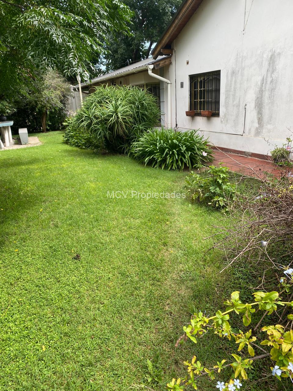 CASA QUINTA sobre lote de cuarto de manzana - en Bosques, a 300 mts de Cno. Belgrano — foto 4