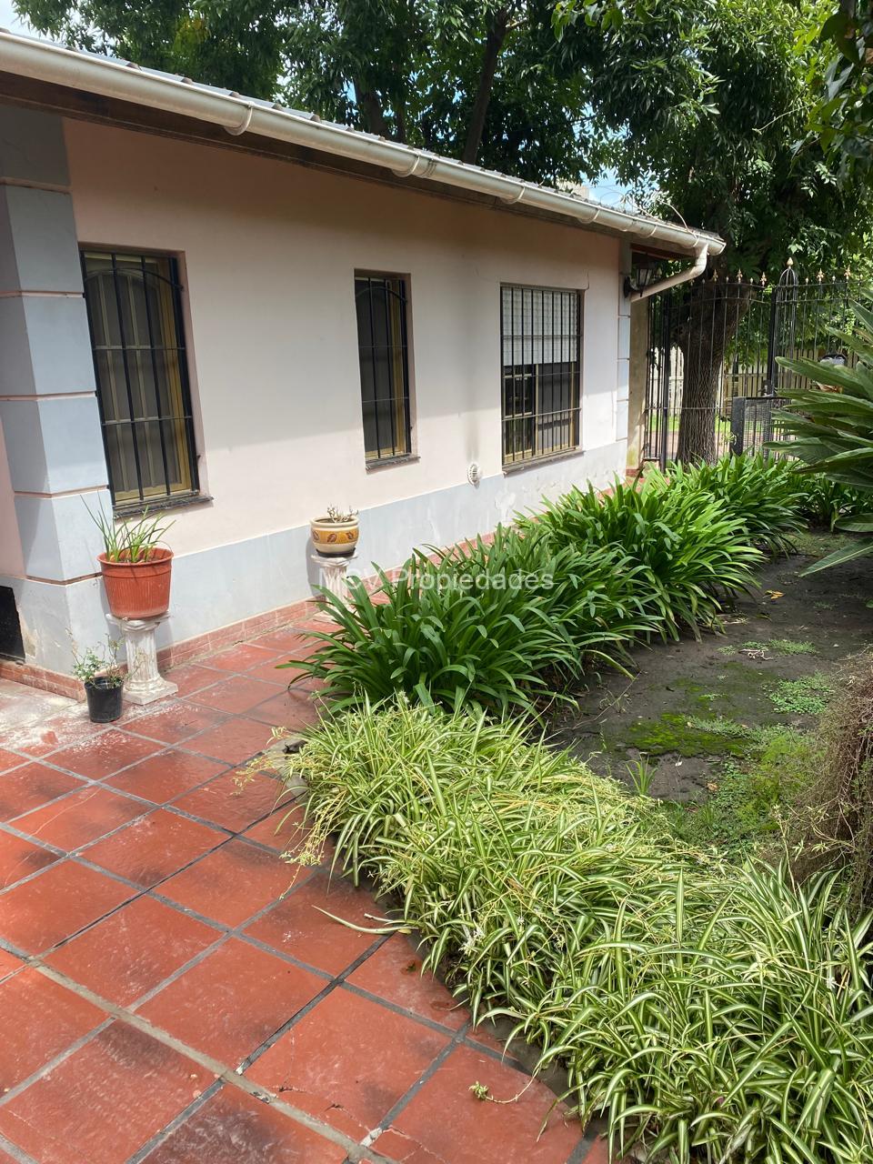CASA QUINTA sobre lote de cuarto de manzana - en Bosques, a 300 mts de Cno. Belgrano — foto 6