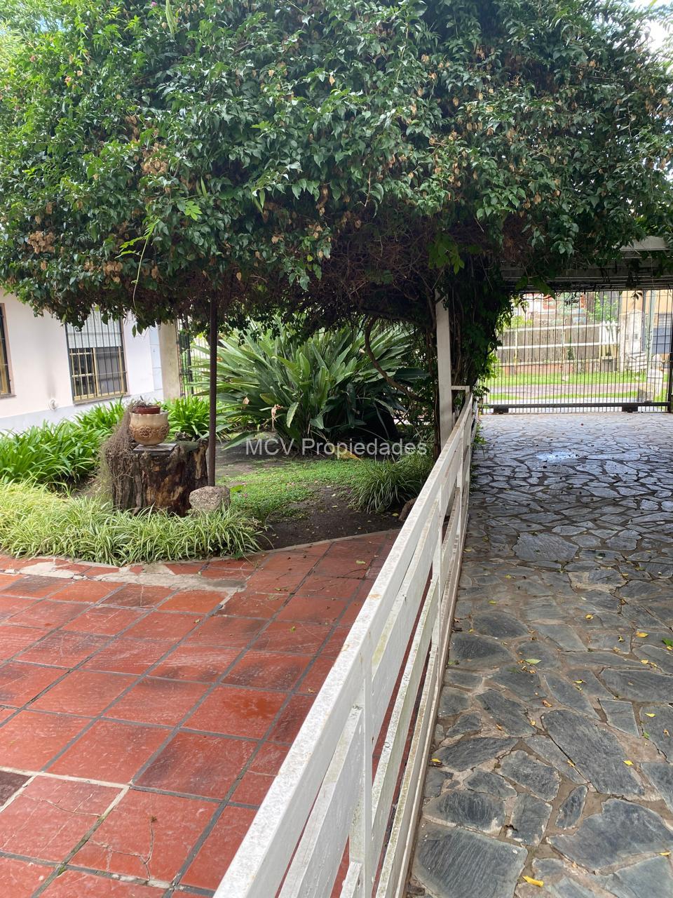 CASA QUINTA sobre lote de cuarto de manzana - en Bosques, a 300 mts de Cno. Belgrano — foto 14