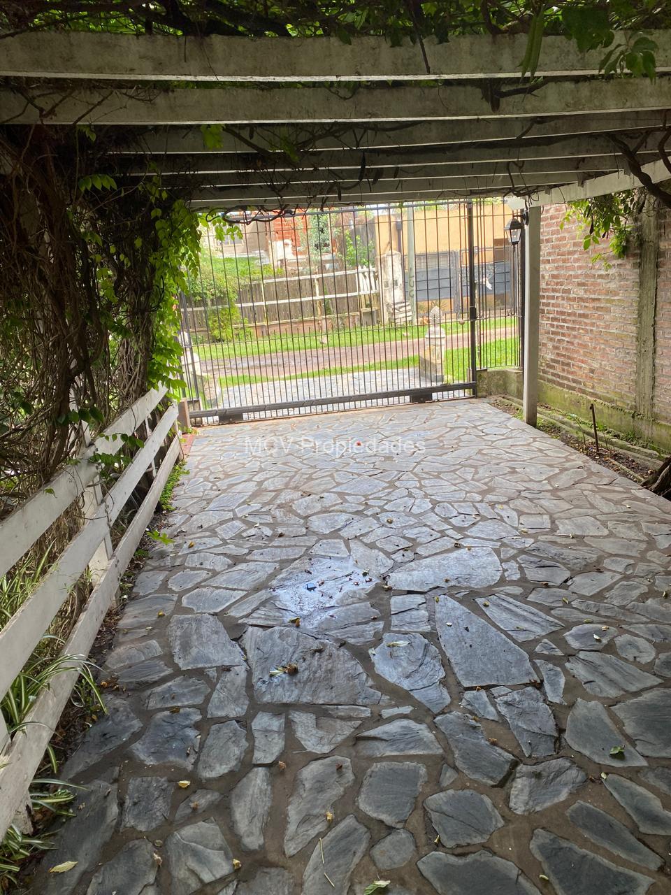 CASA QUINTA sobre lote de cuarto de manzana - en Bosques, a 300 mts de Cno. Belgrano — foto 35