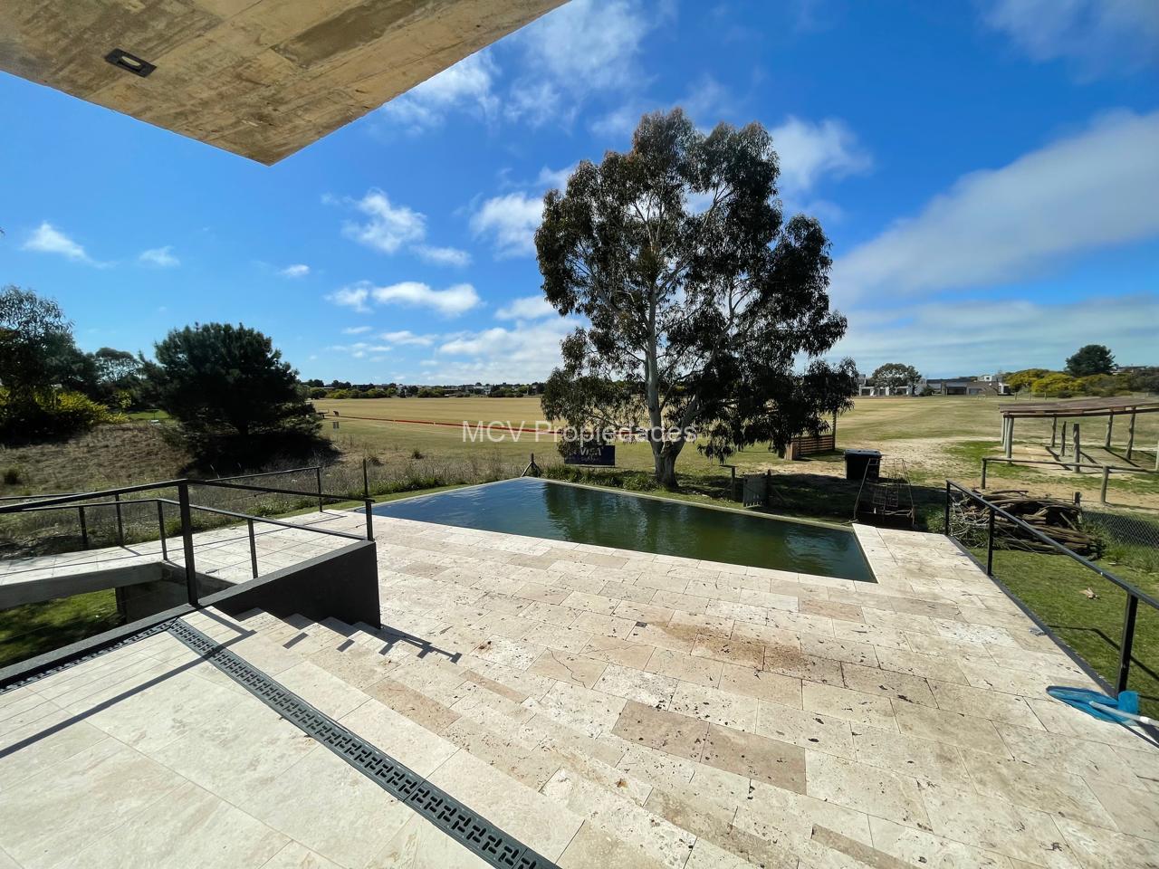 ECUESTRE 310 p/8/9 pax c/piscina a la cancha de polo, hormigon visto -de diseño — foto 17
