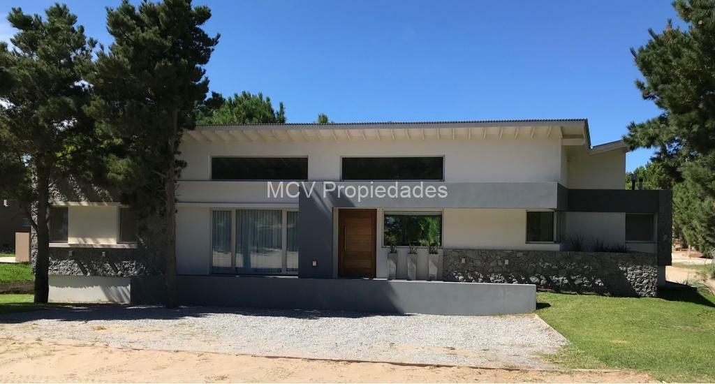 RESIDENCIAL 1 76 - Casa en Esquina - de Calidad - con Gas Natural
