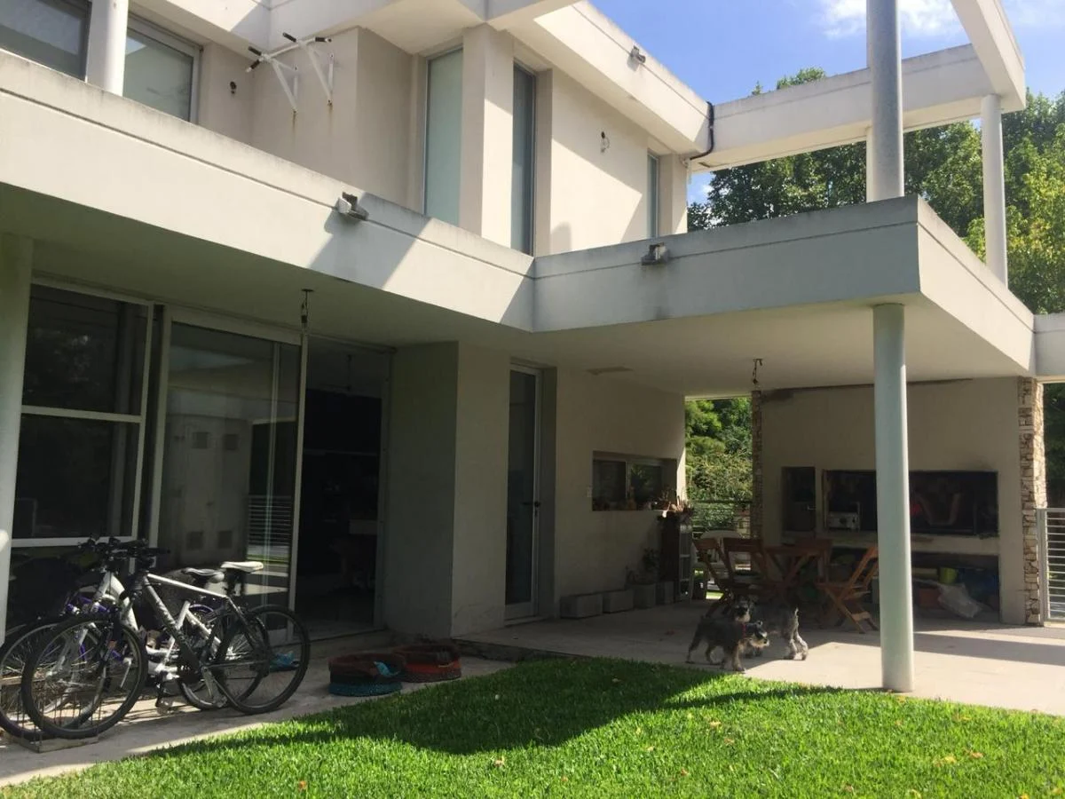 CLUB EL CARMEN - Casa Moderna Excelente Ubicacion