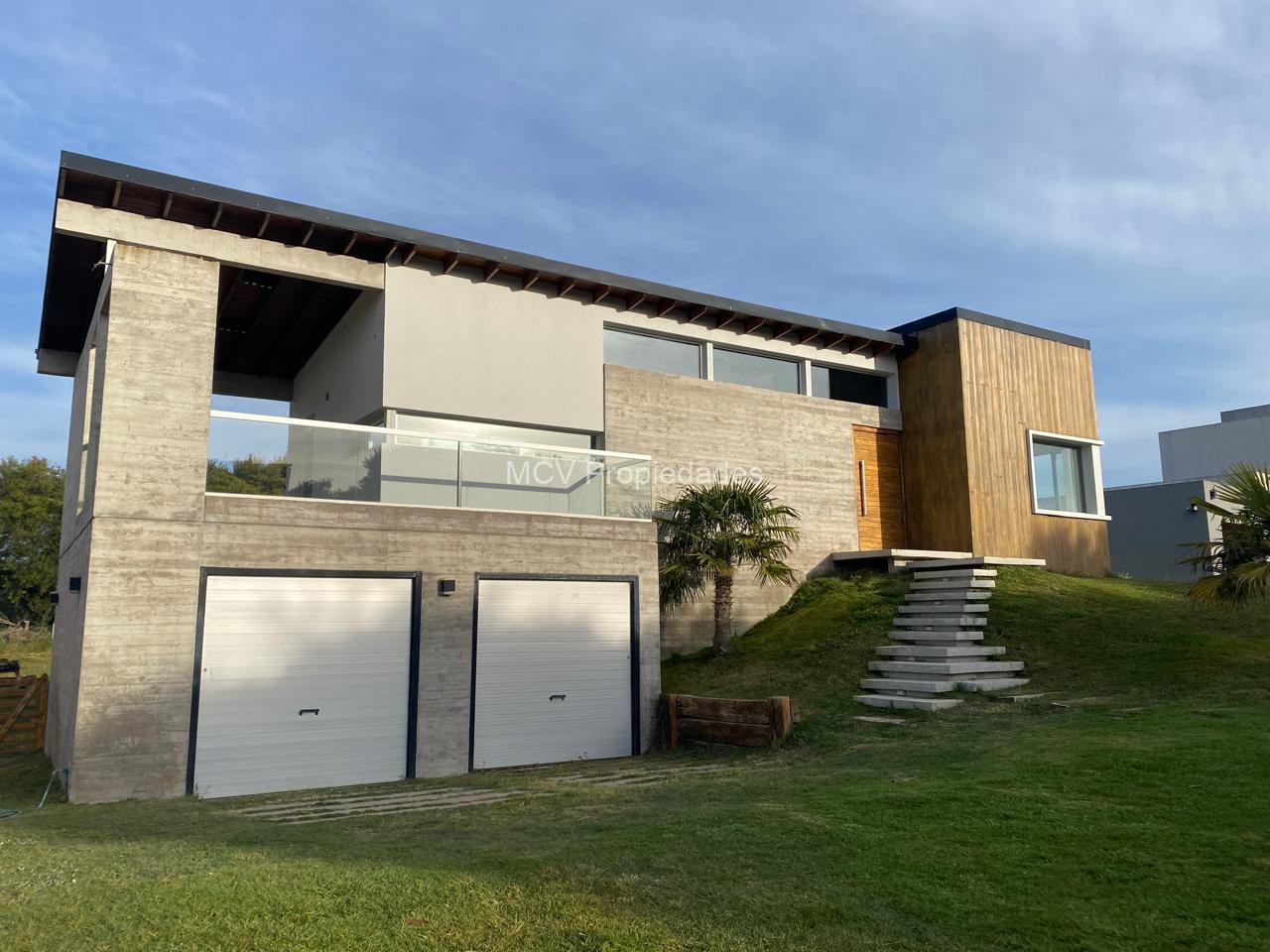 RESIDENCIAL 1 611 p/10-12 pax c/ piscina TB EN VENTA