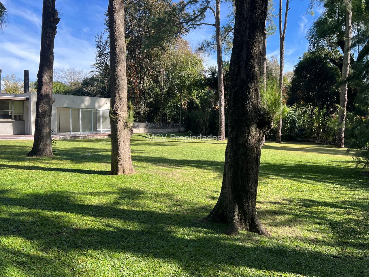 CLUB EL CARMEN - Casa amplia s/ lotazo arbolado-4 dorm+quincho — foto 45