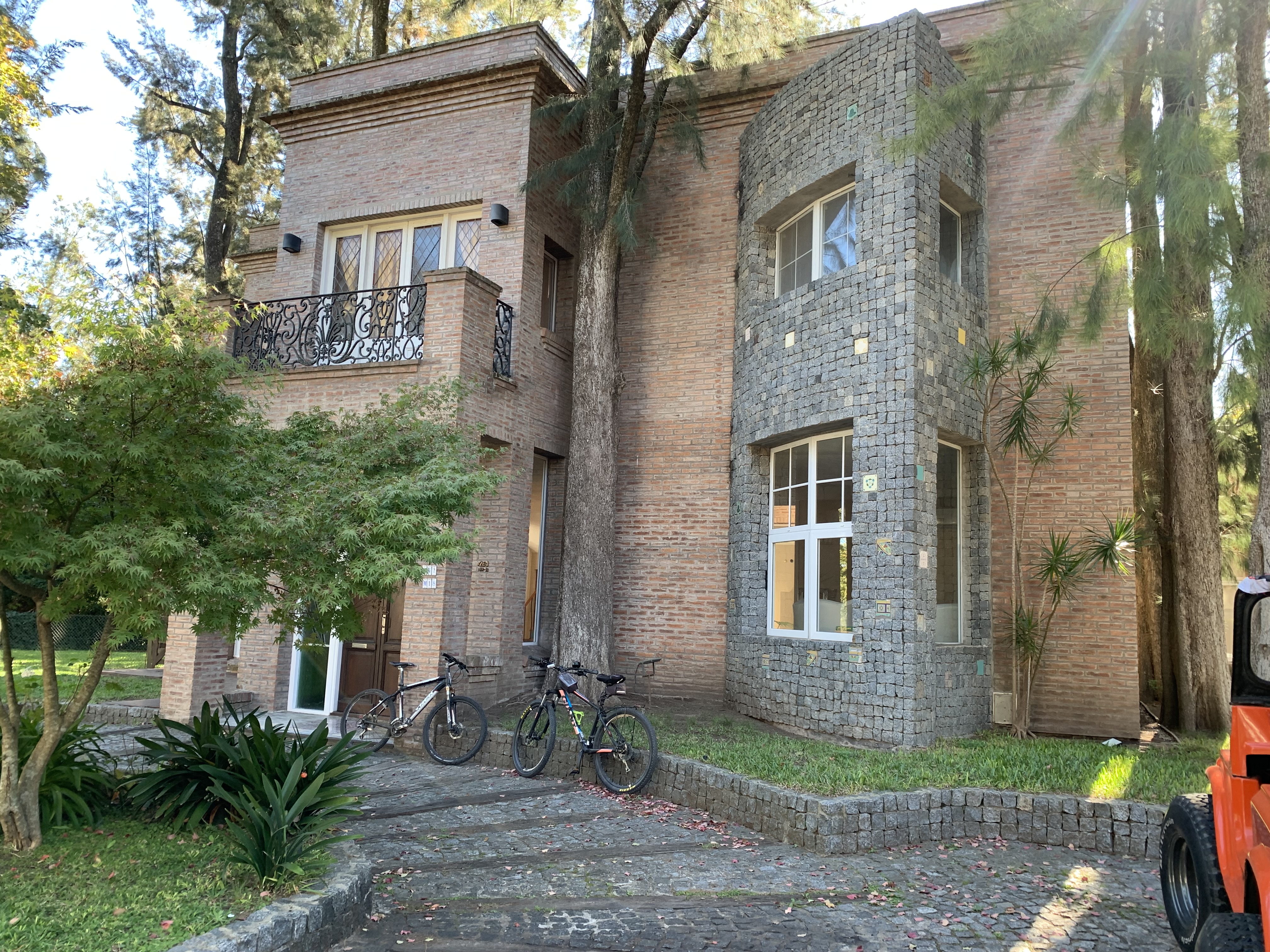 CLUB EL CARMEN - Casa Amplia c/pileta en Venta y/o Alquiler