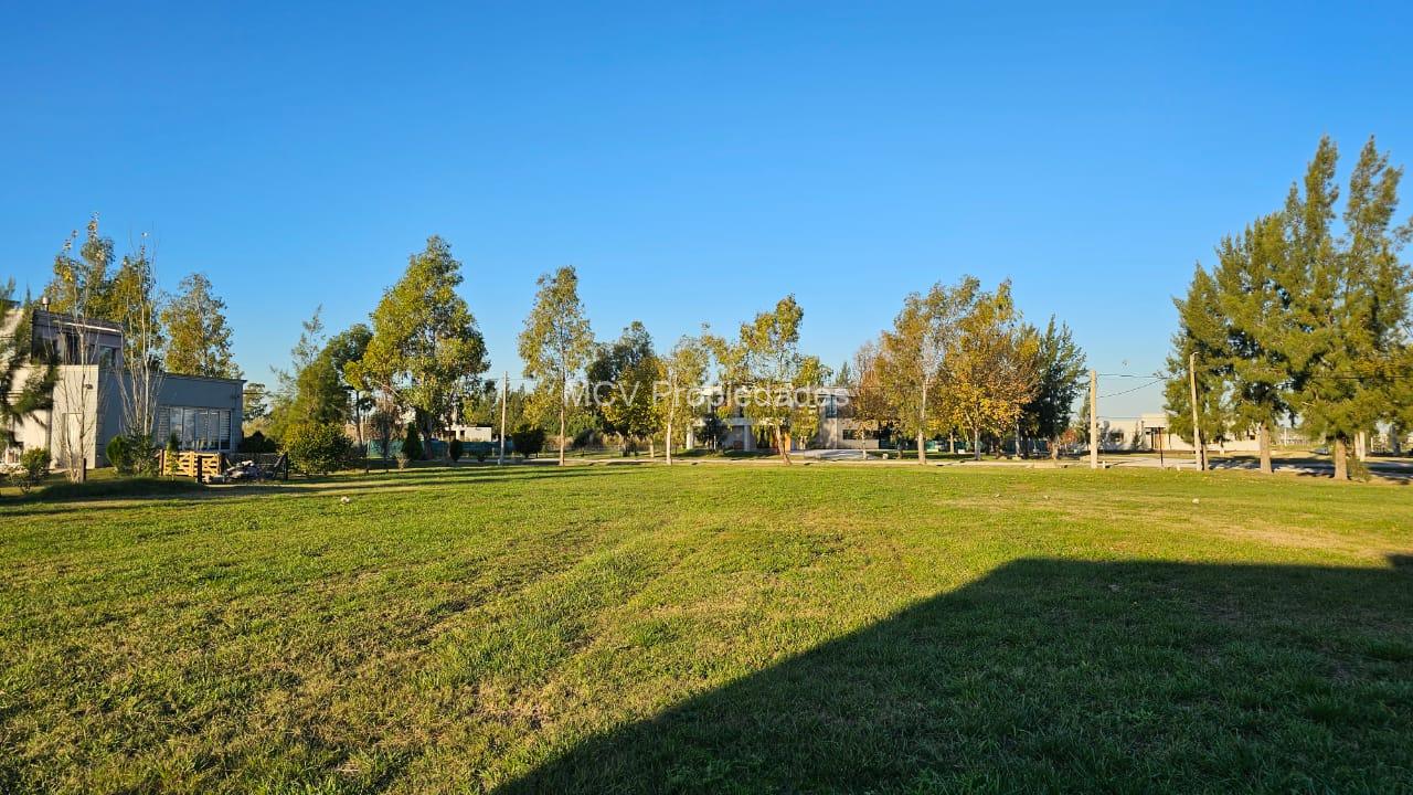 CAMPOS DE ROCA II - Lote central en esquina con excelente ubicación — foto 2