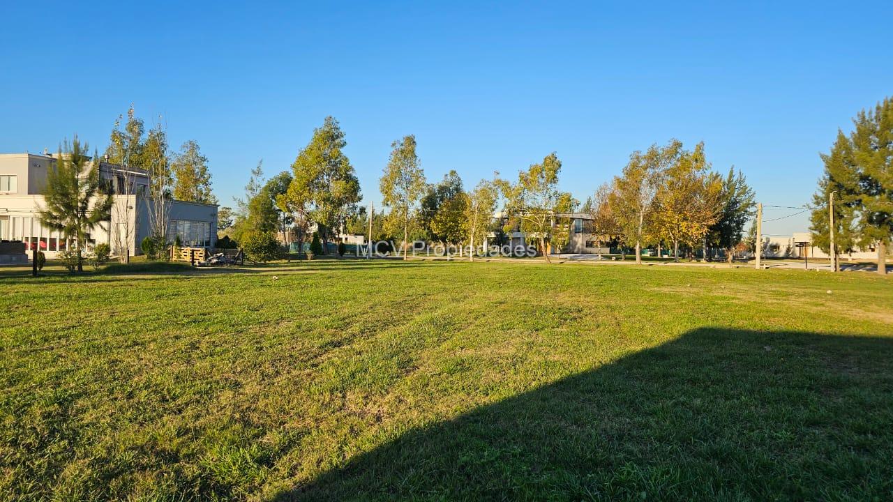 CAMPOS DE ROCA II - Lote central en esquina con excelente ubicación — foto 3