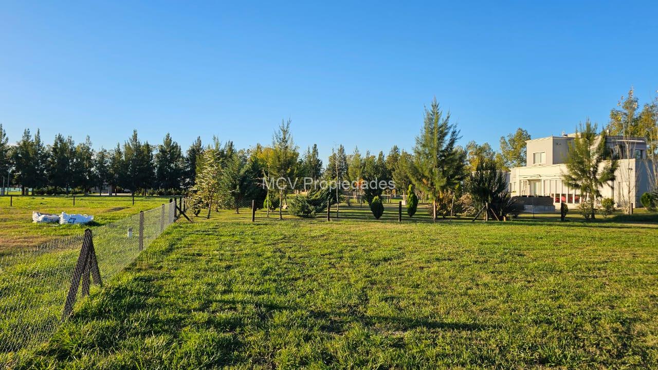 CAMPOS DE ROCA II - Lote central en esquina con excelente ubicación — foto 4