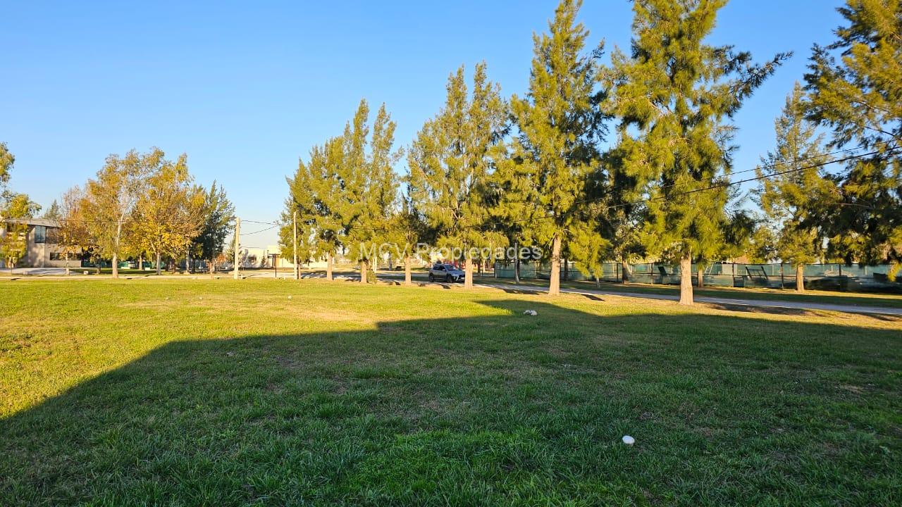 CAMPOS DE ROCA II - Lote central en esquina con excelente ubicación — foto 10
