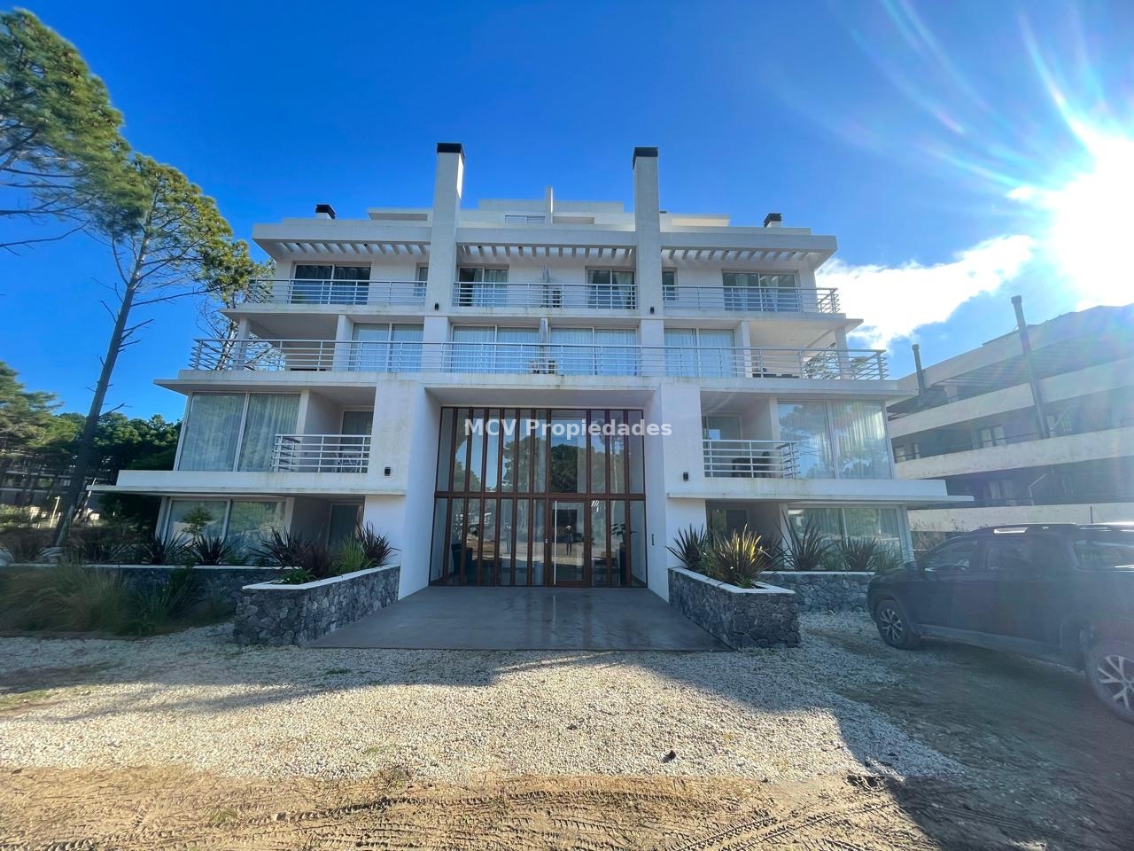 PINAMAR NORTE - DEPTO Edific. ZEUS - 2 Amb PB con piscina privada — foto 2