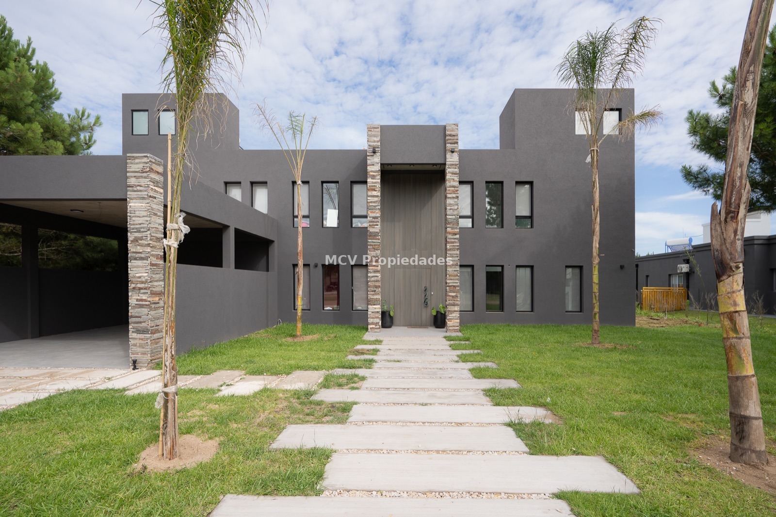 LA HERRADURA – PINAMAR – Casa p/10 pax - 5 dorm c/piscina climat