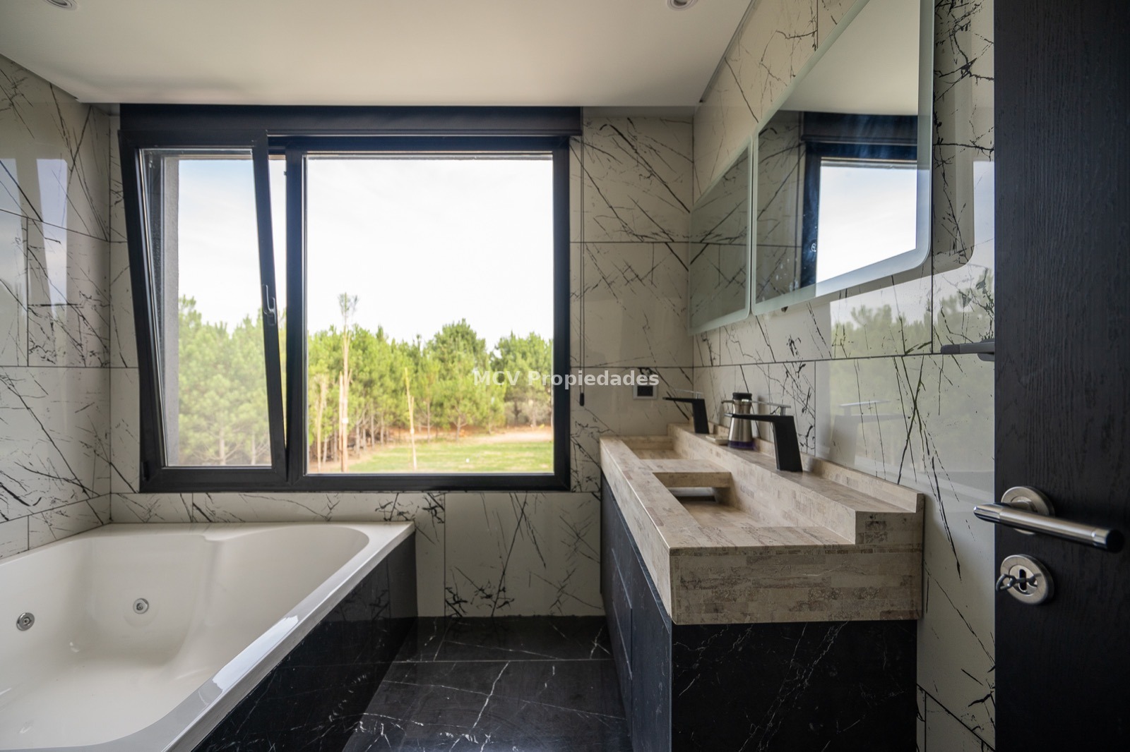 LA HERRADURA – PINAMAR – Casa p/10 pax - 5 dorm c/piscina climat — foto 37